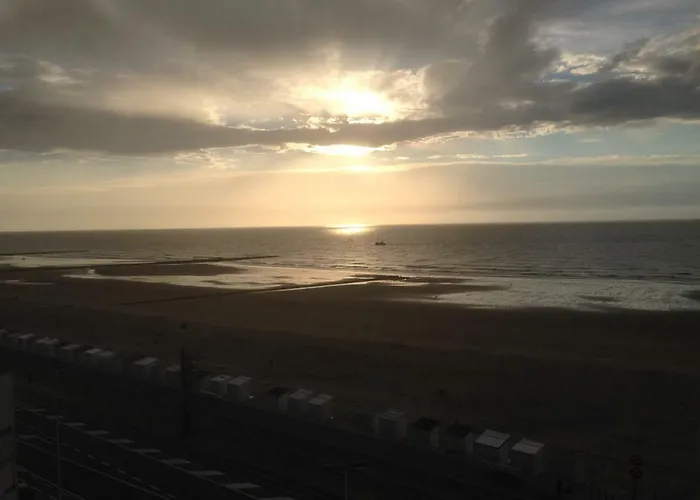 Apartment Raversijde With Seaview